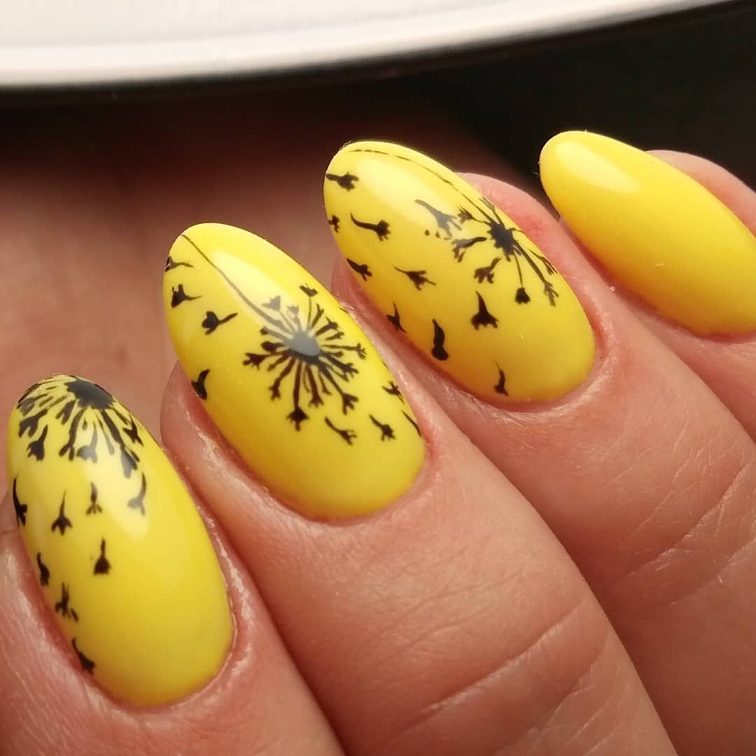 Весенний маникюр желтый