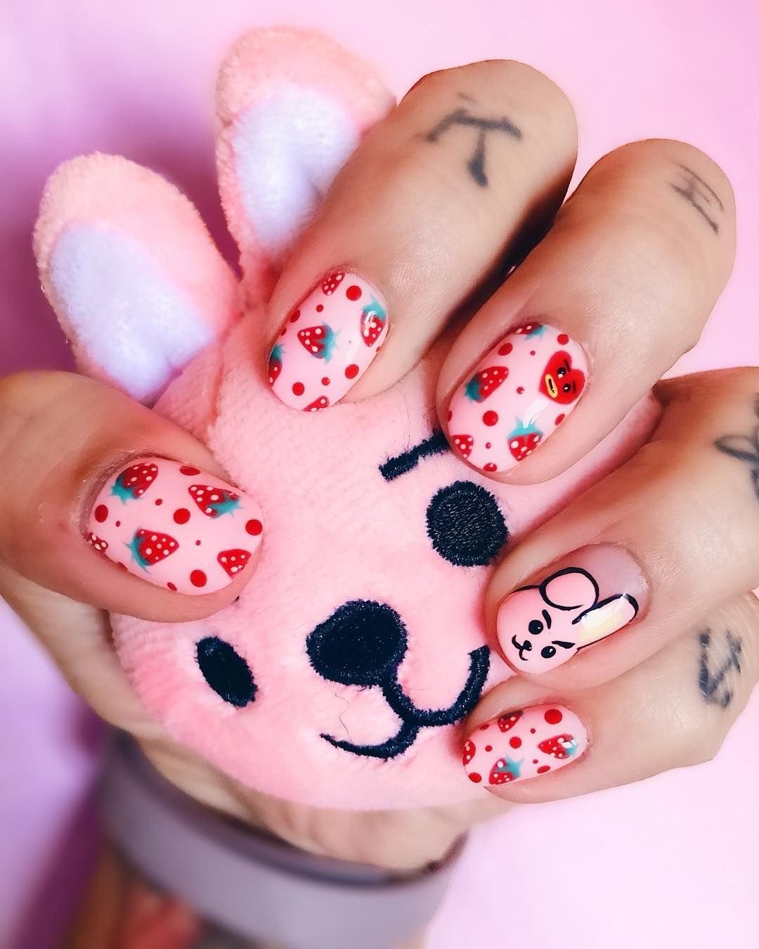 Маникюр БТС АРМИ bt21