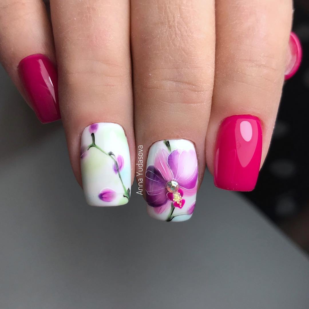 Орхидея на ногтях