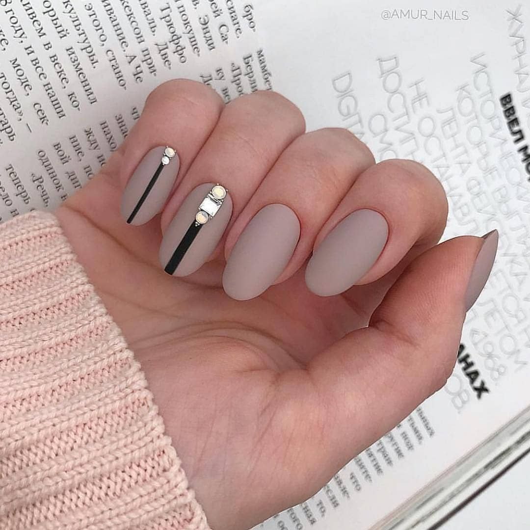 Ногти Минимализм