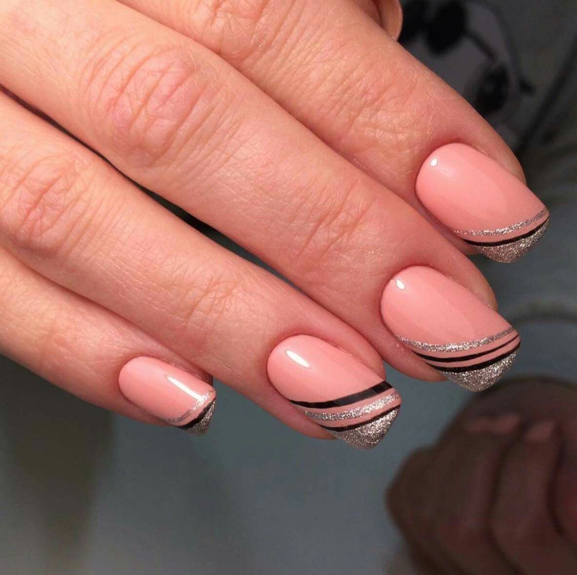 Красивый френч на короткие ногти