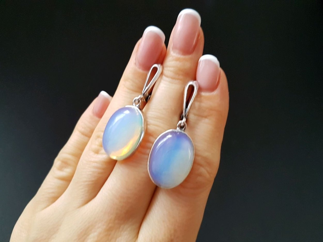 Серьги с лунным камнем 585