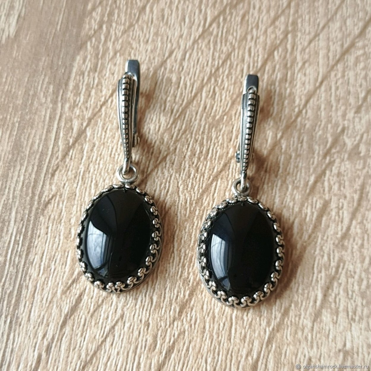 Серьги с ониксом в серебре
