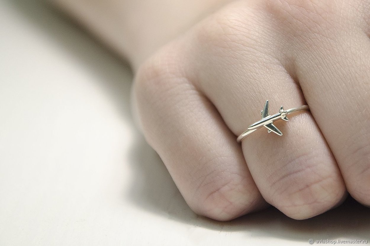 Серебряное кольцо с самолетом