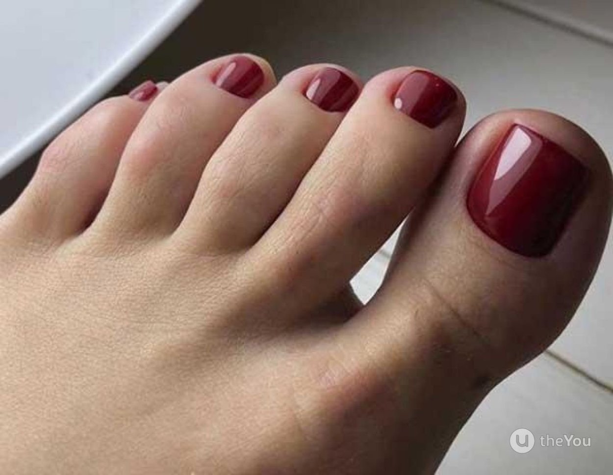 Педикюр однотонный
