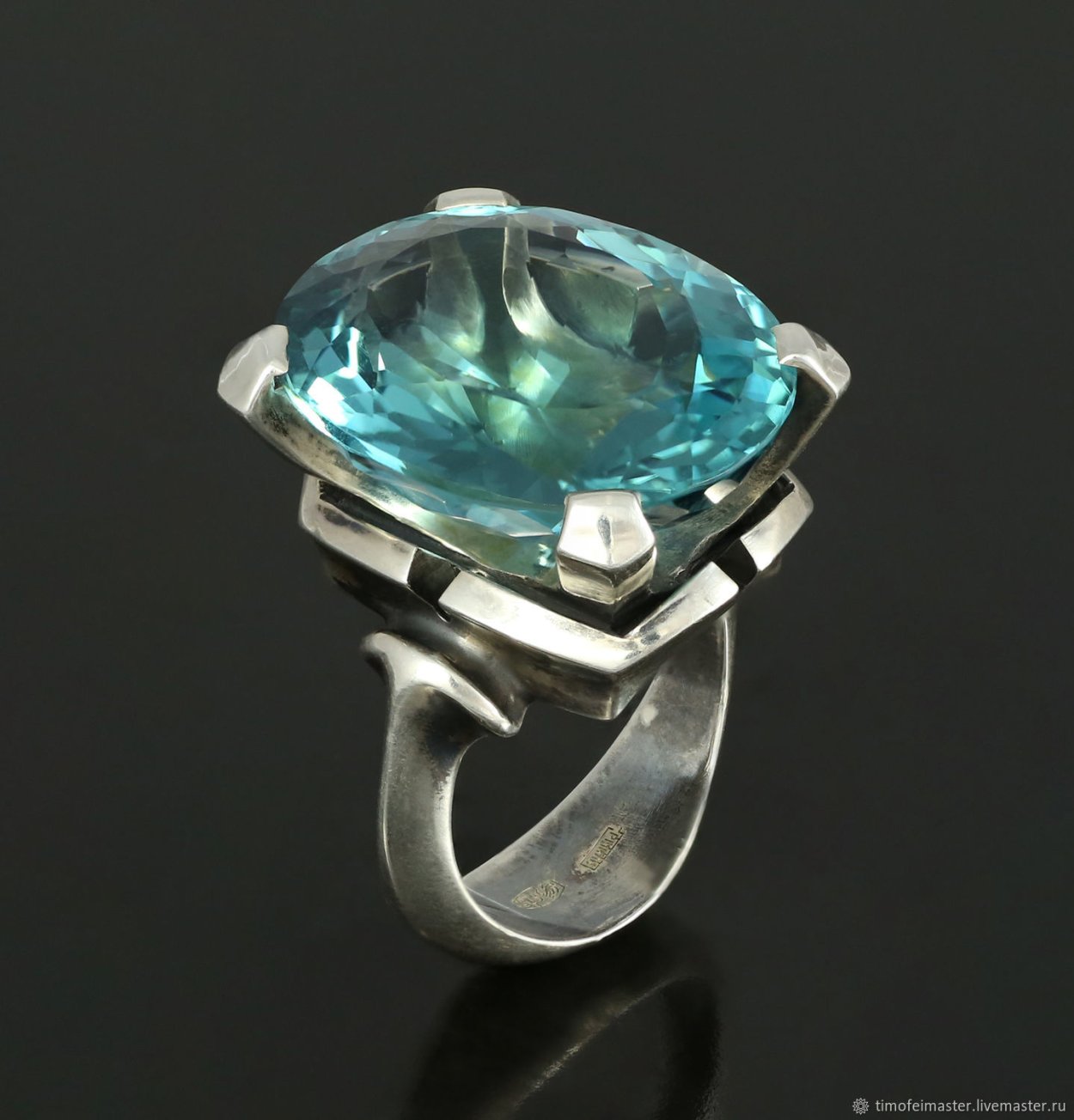 Кольцо серебро с голубым камнем