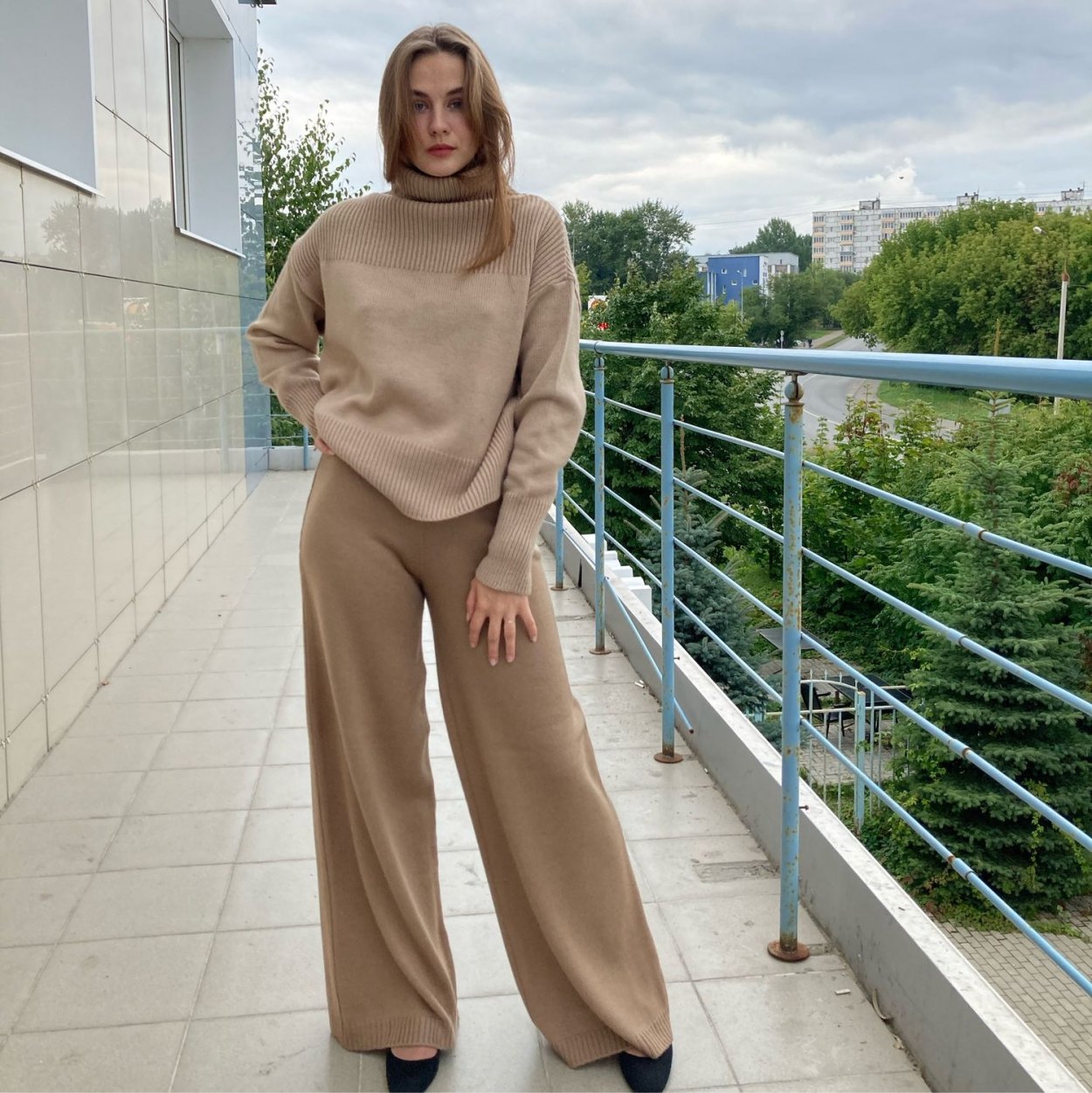 Костюм оверсайз с брюками палаццо