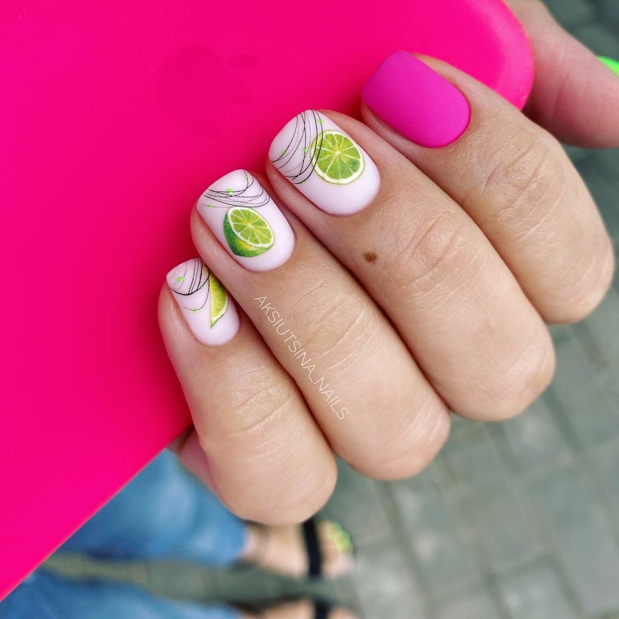 Маникюр на короткие ногти лето