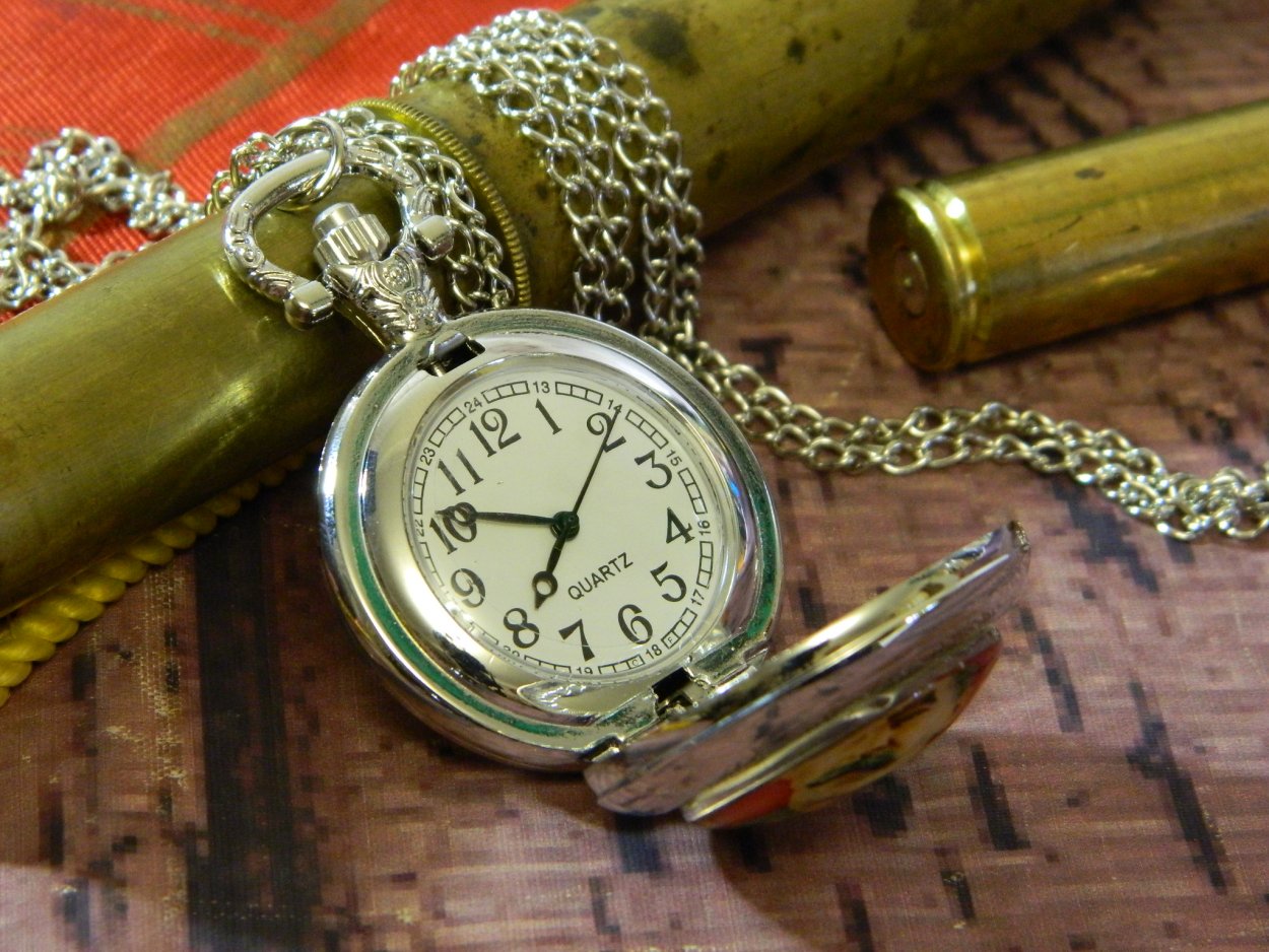 Антикварные наручные часы