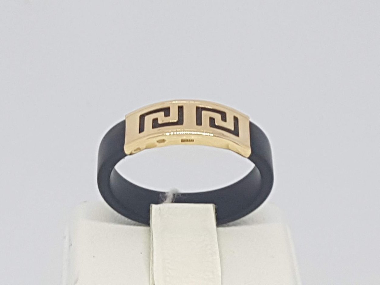 Каучуковое кольцо с золотой вставкой женское