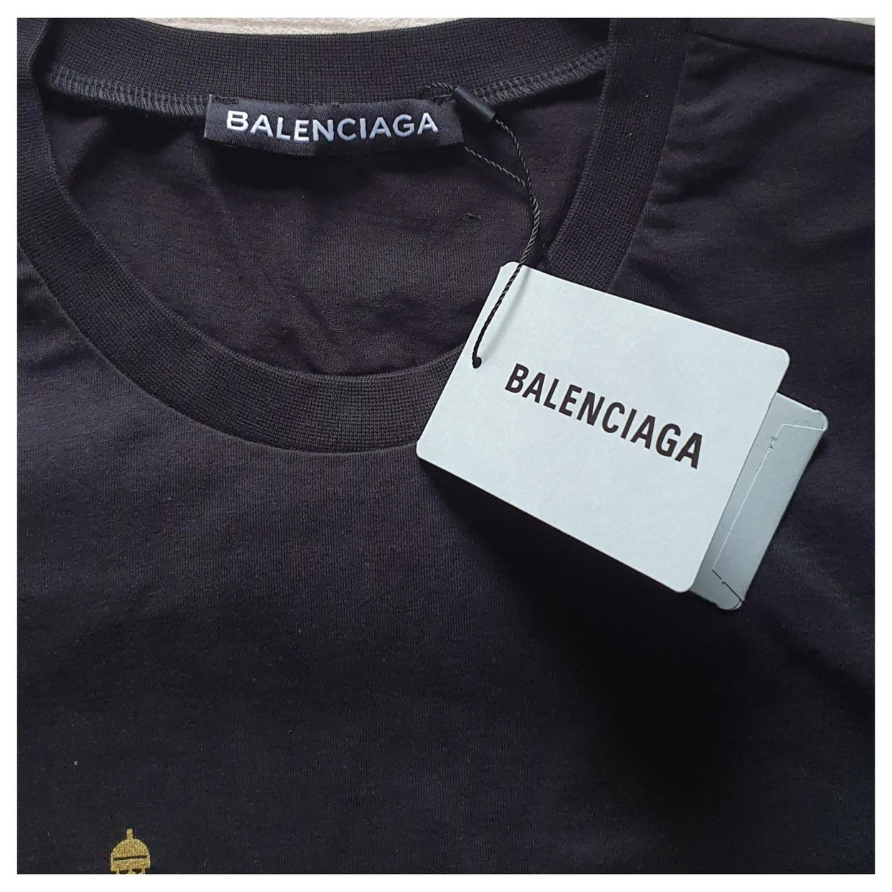 Рваная футболка Balenciaga