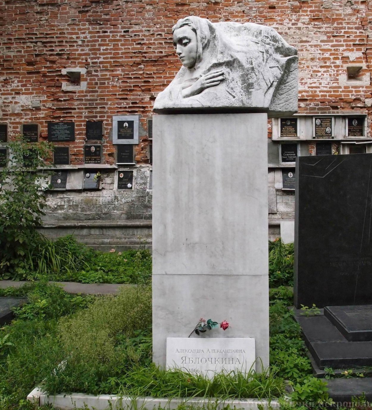 Могила Александры Яблочкиной