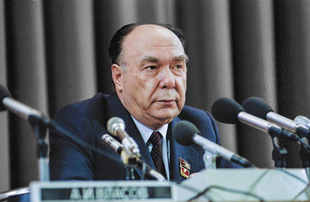 Яковлев секретарь ЦК КПСС