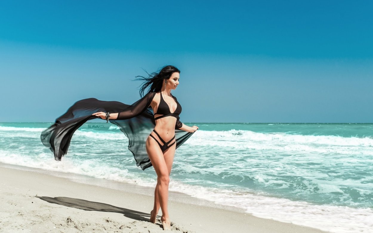 Emma Hix Bikini