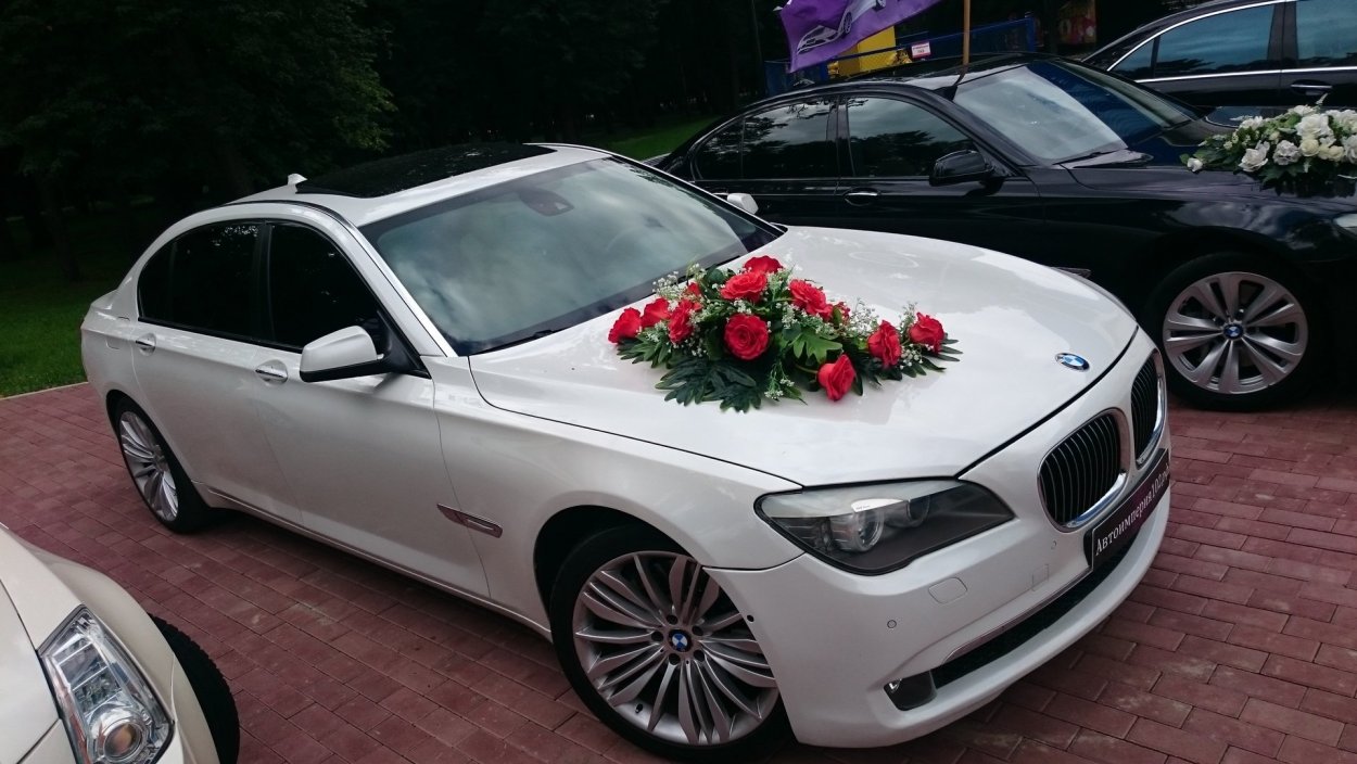 BMW 7 белая