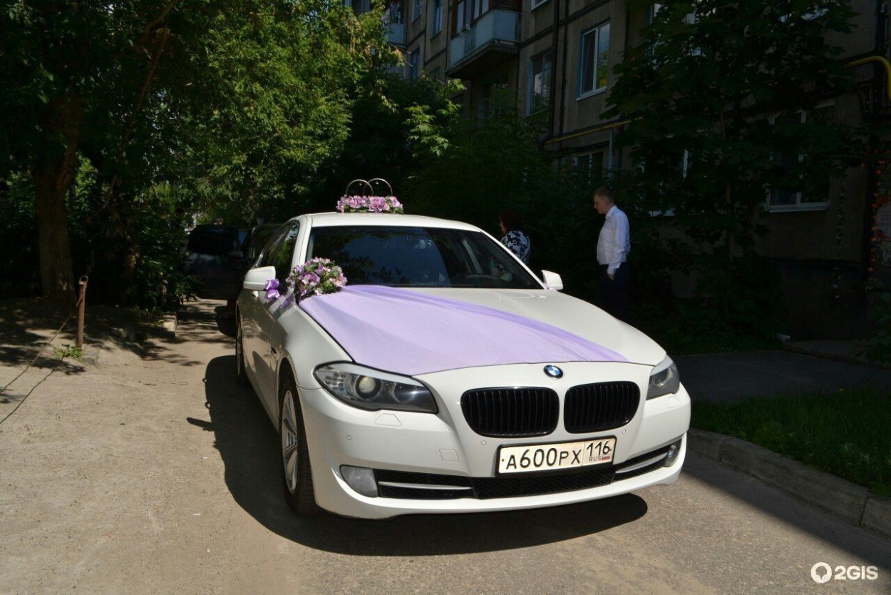 Украшение БМВ на свадьбу