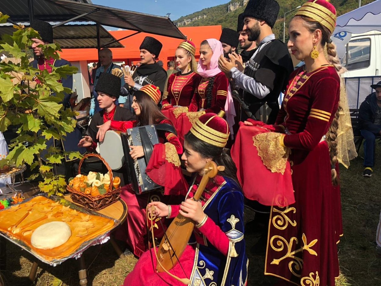 Адыгейцы фестиваль адыгейского сыра
