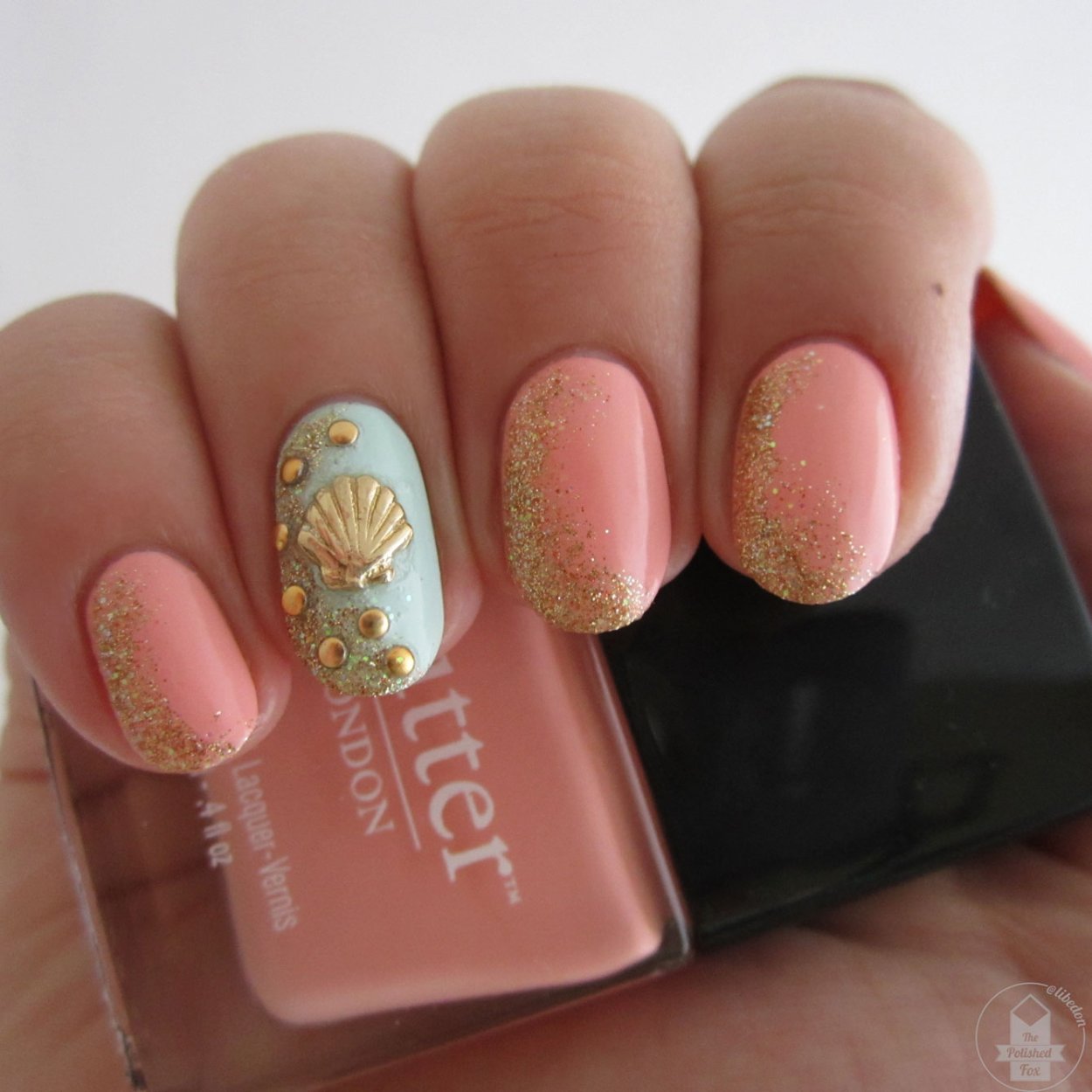 Ногти коралловые с золотом