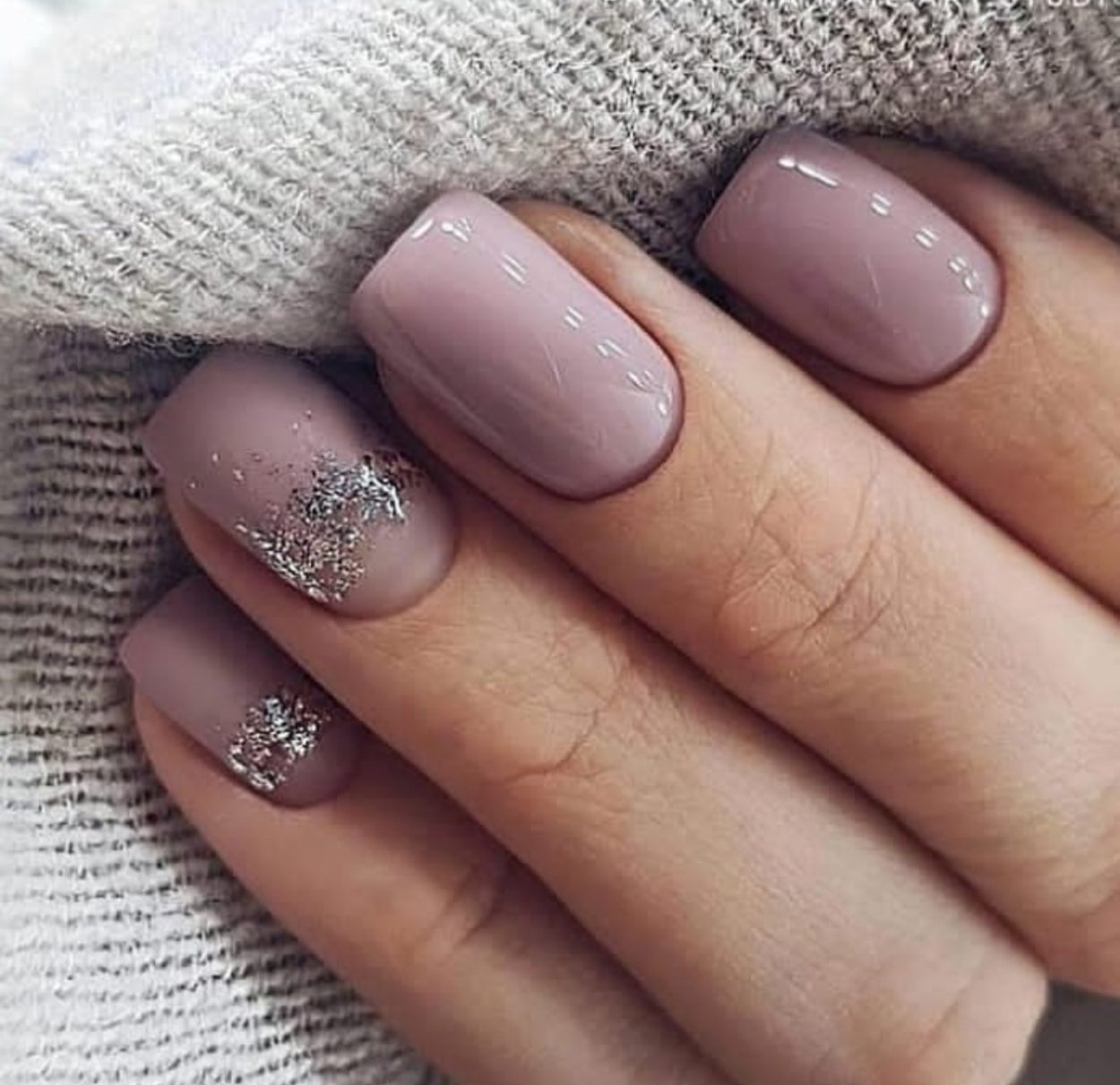 Ногти короткие