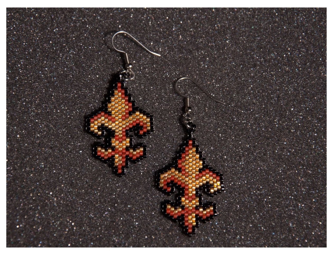 Сережки листочки из бисера