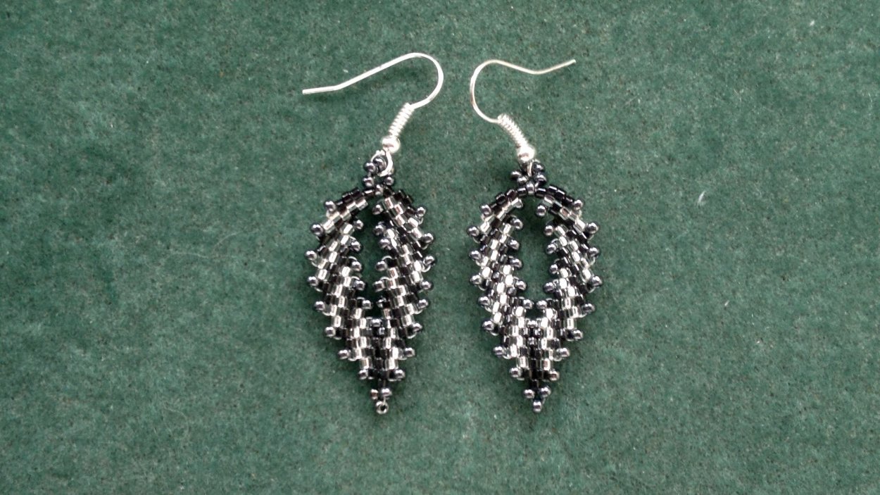 Серьги из бисера Делика