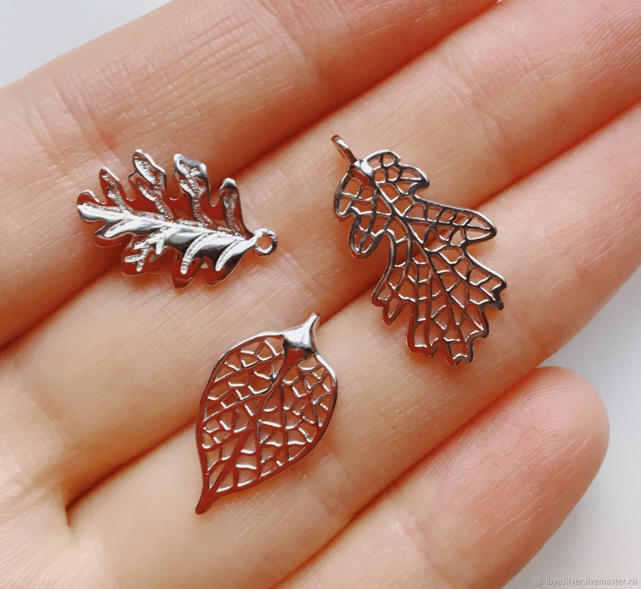 Сертни клиновые листья