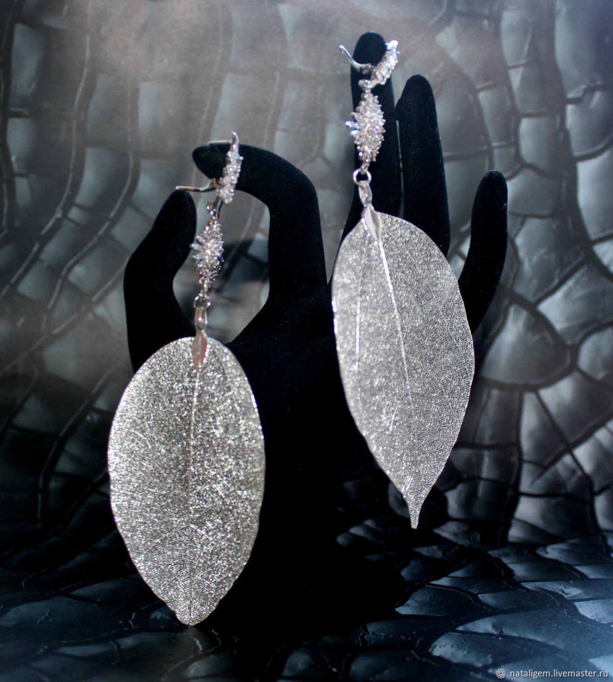 Серьги из серебра листики