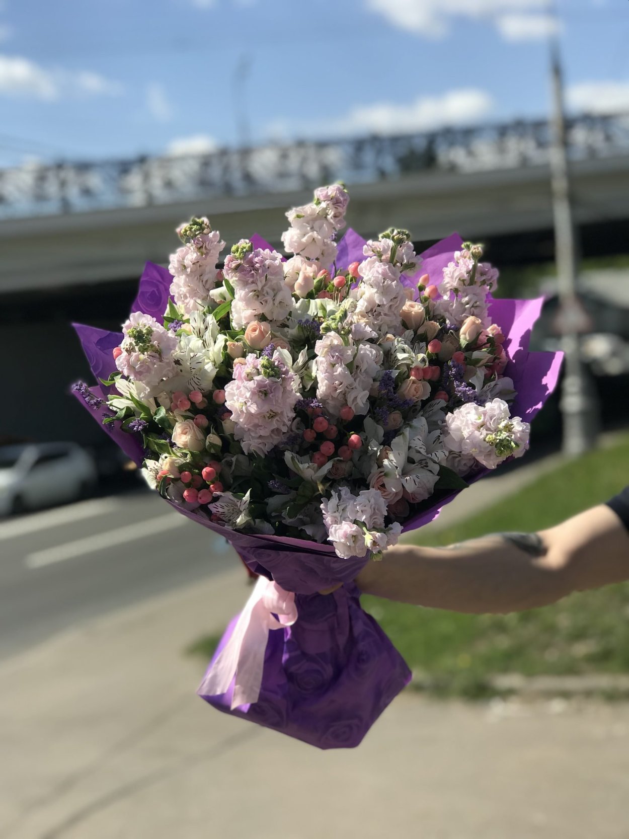 Альстромерия и Матиола букет