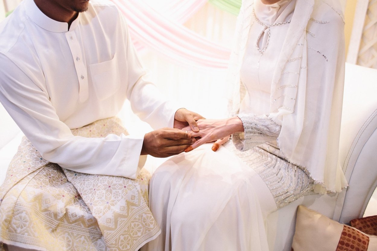 Свадьба с мамой за руку