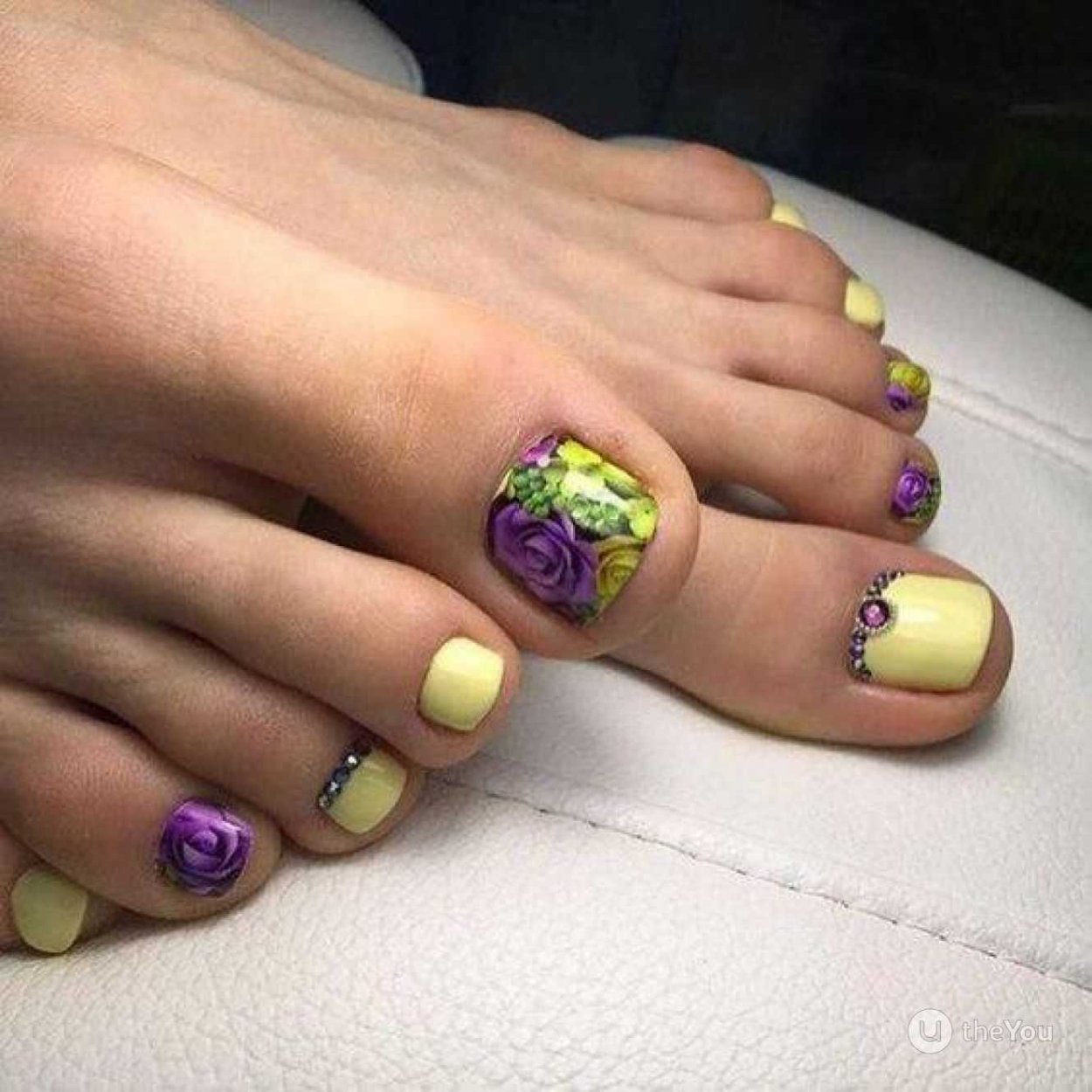 Педикюр лето