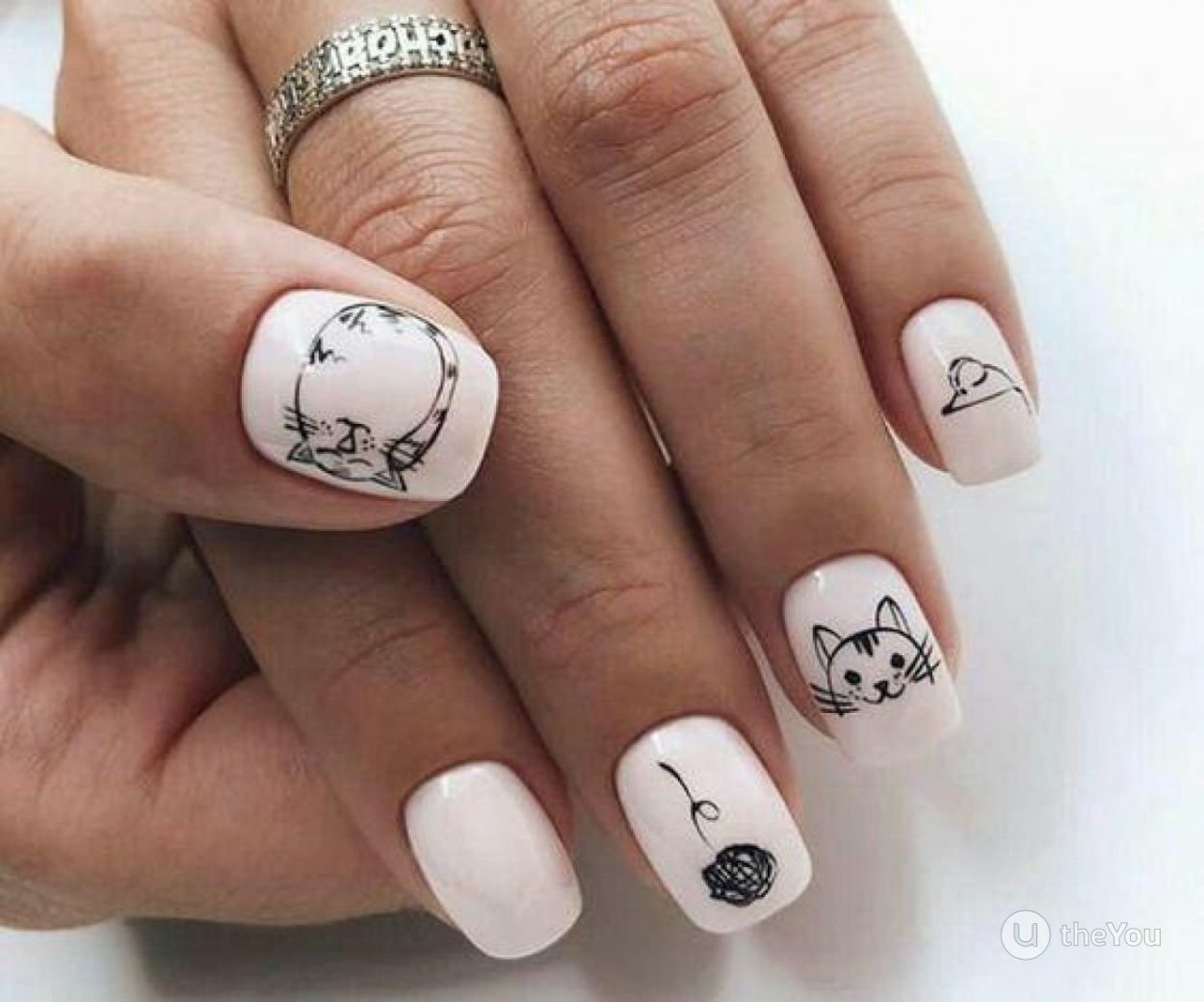 Маникюр на короткие ногти с котом