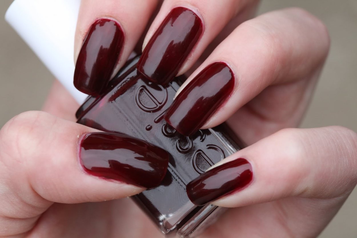 Лак Essie спелая вишня