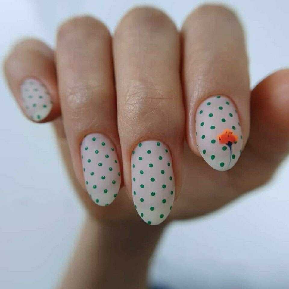 Маникюр горох