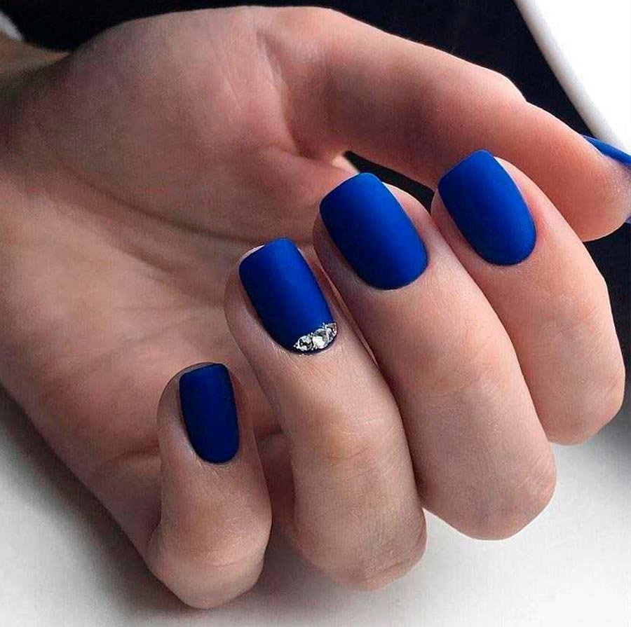 Синий маникюр на квадратные ногти