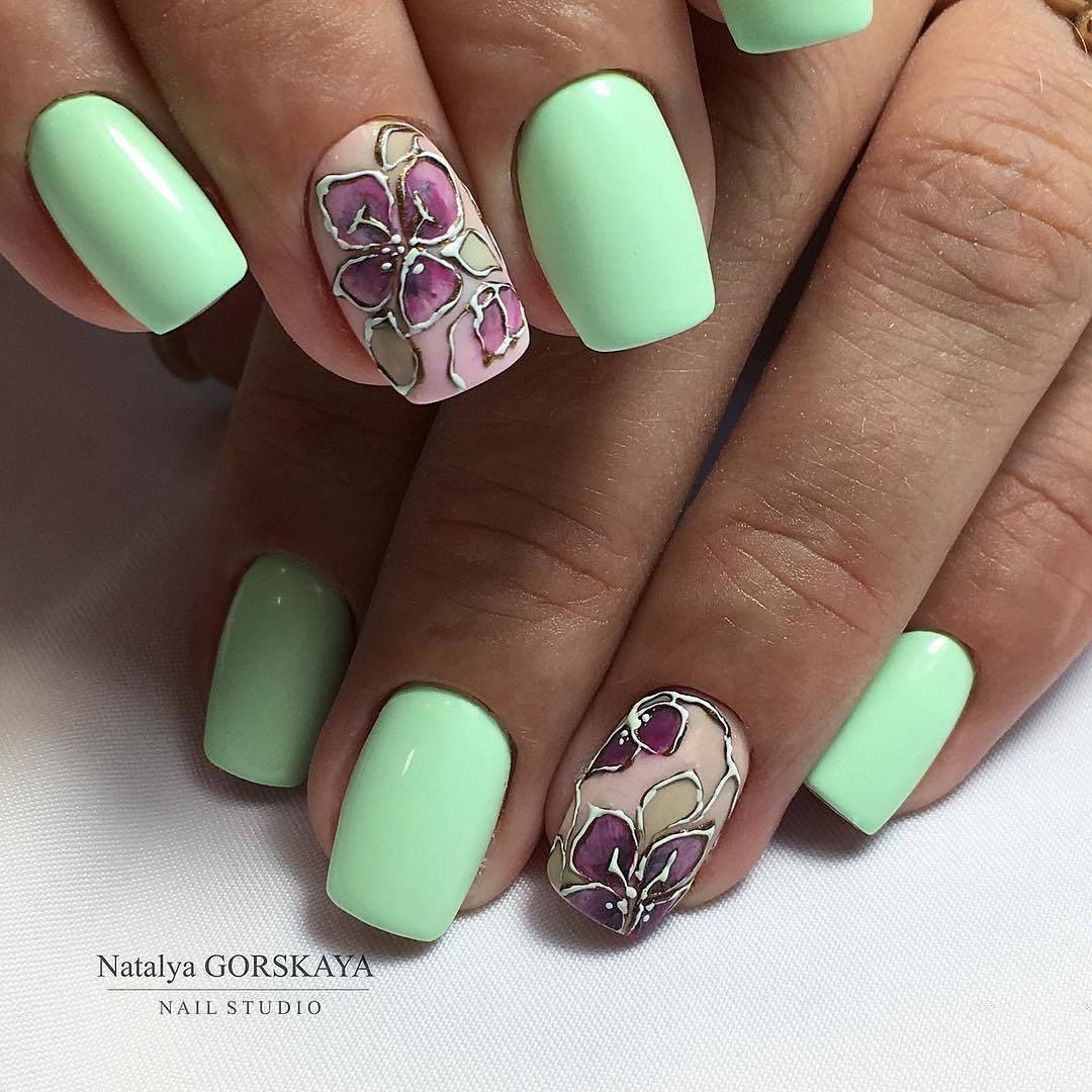 Маникюр салатовый с розовым