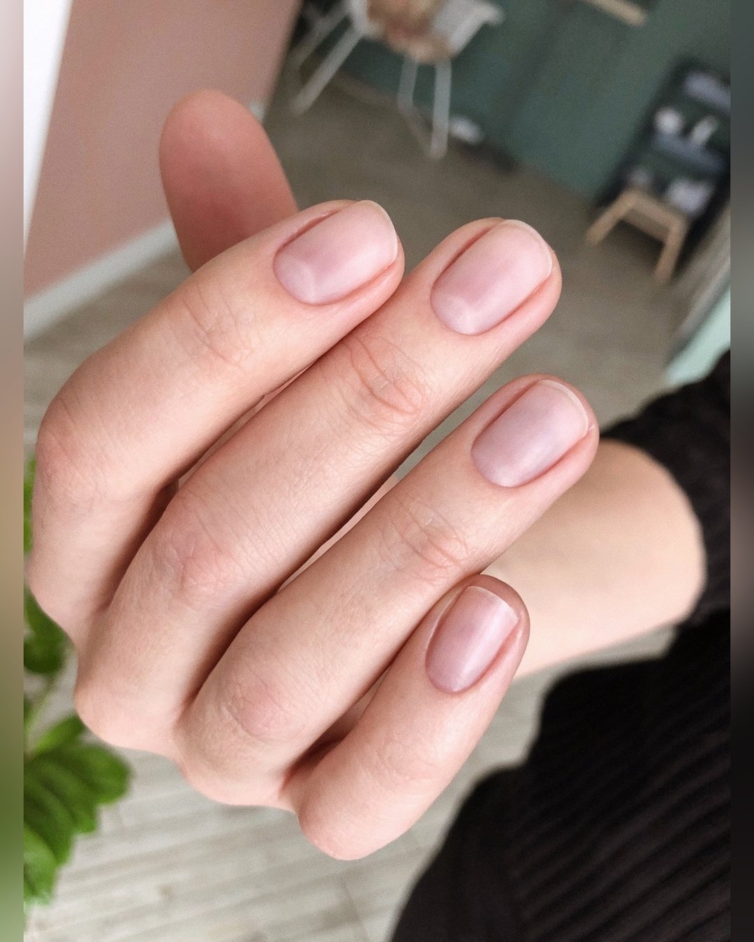 Короткий маникюр без покрытия