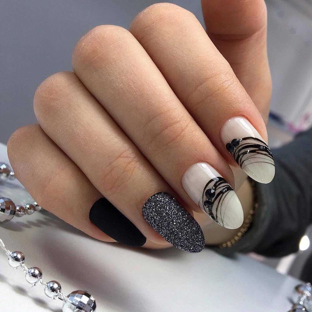 Изысканный стильный маникюр