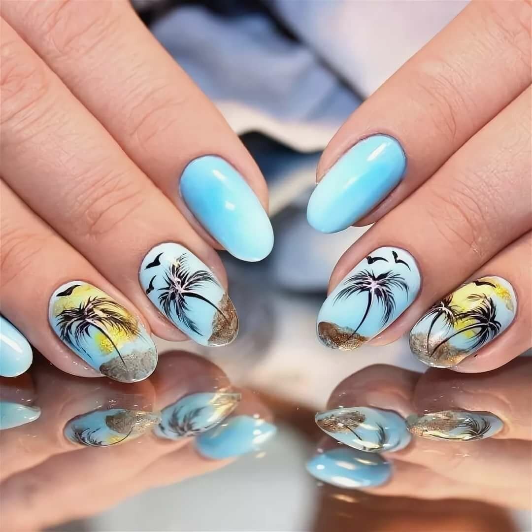 Летний маникюр морской
