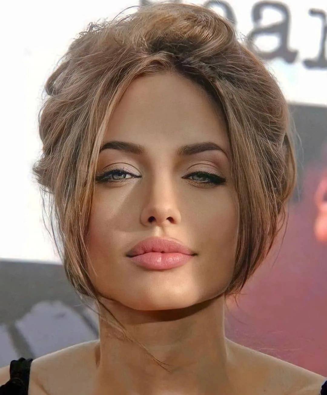 Джоли с каре