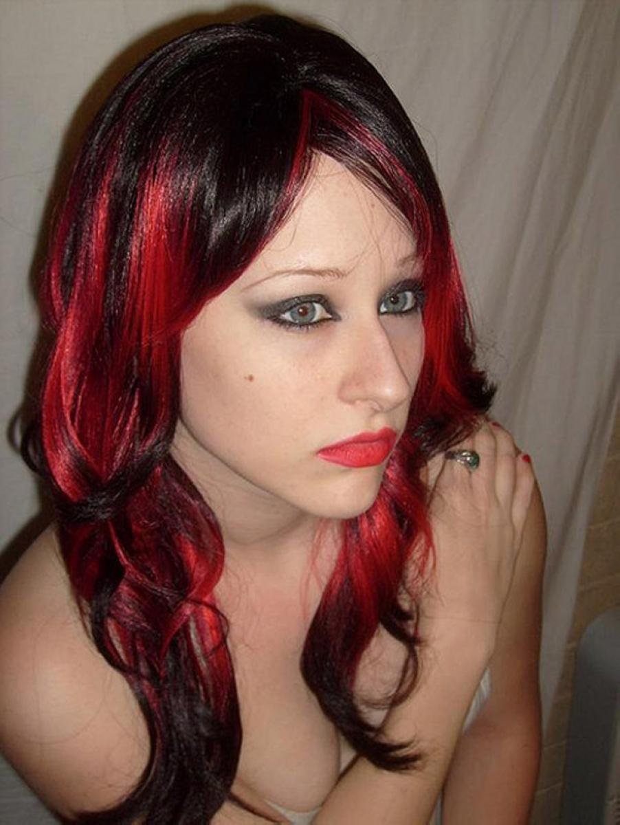 Liz Vicious красные волосы