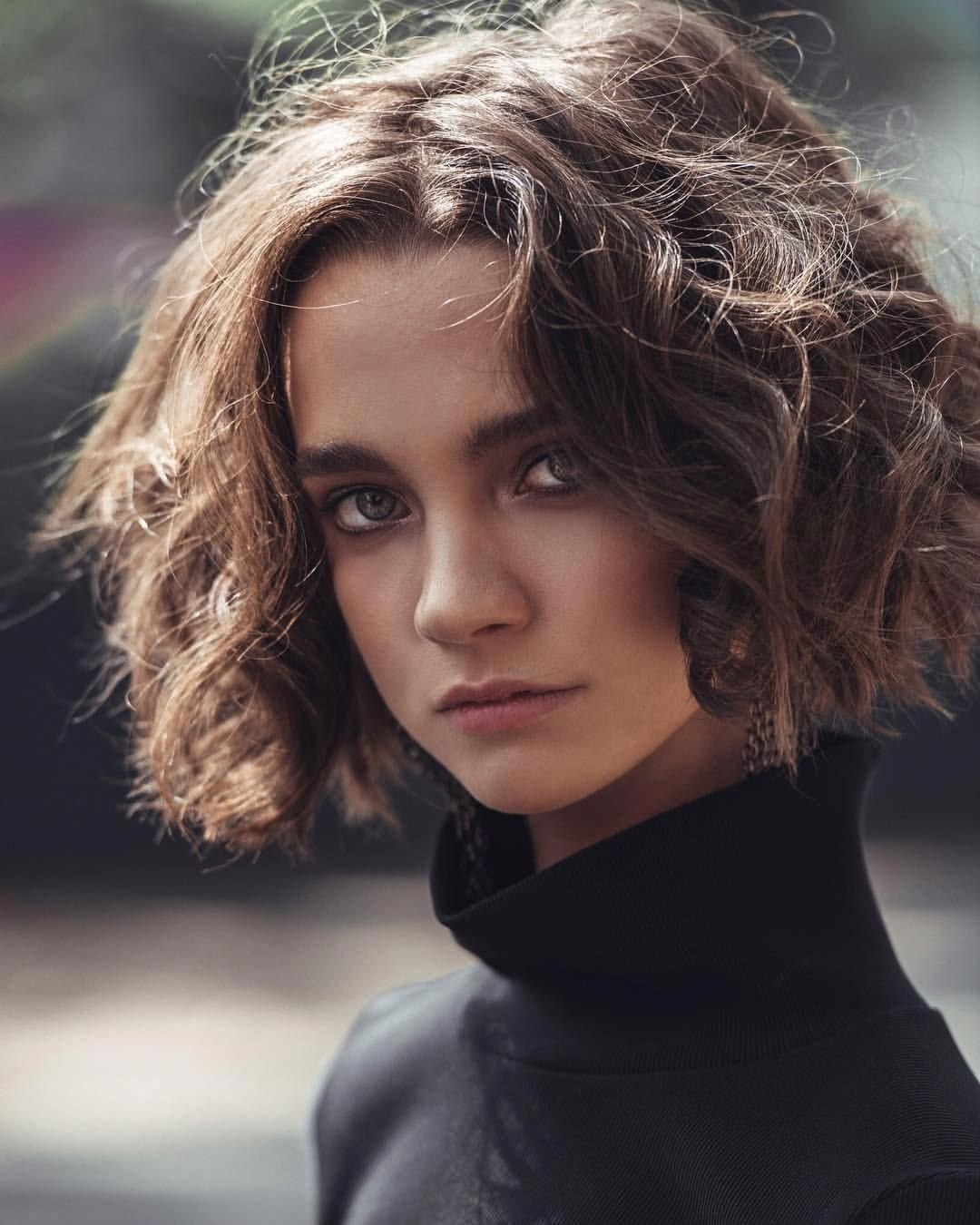 Curly Bob модель