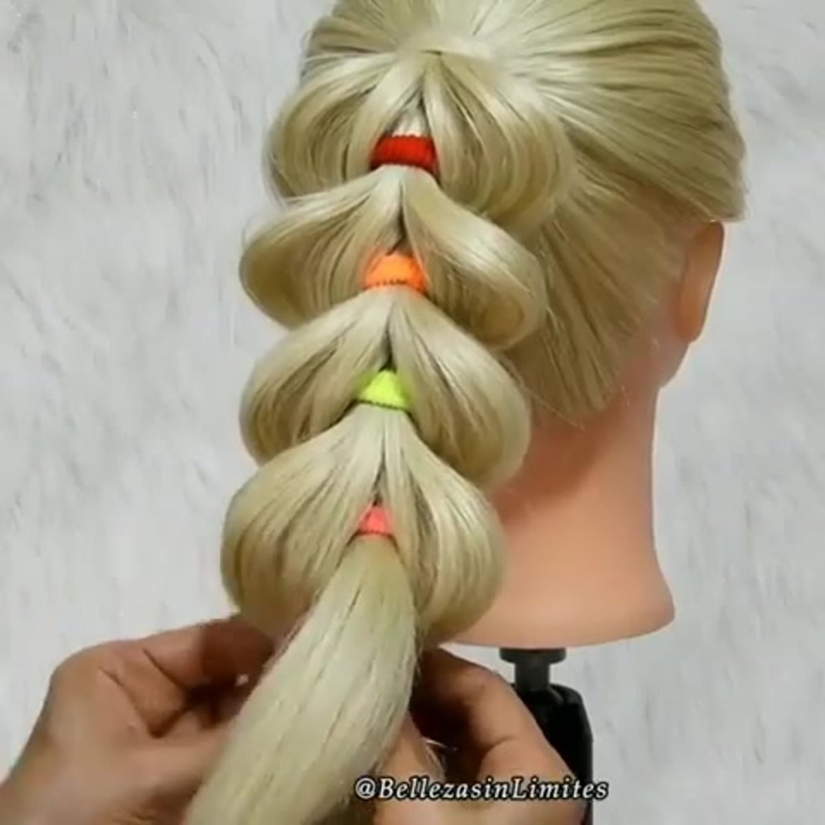 Косичка из хвостиков с резинками