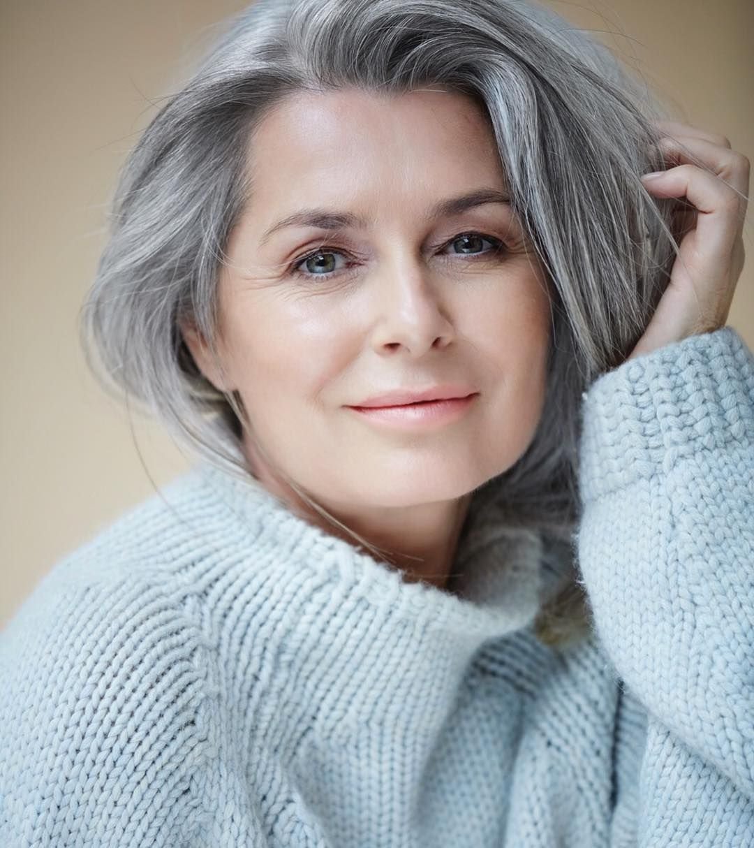 Дафна Хикс Grey hair