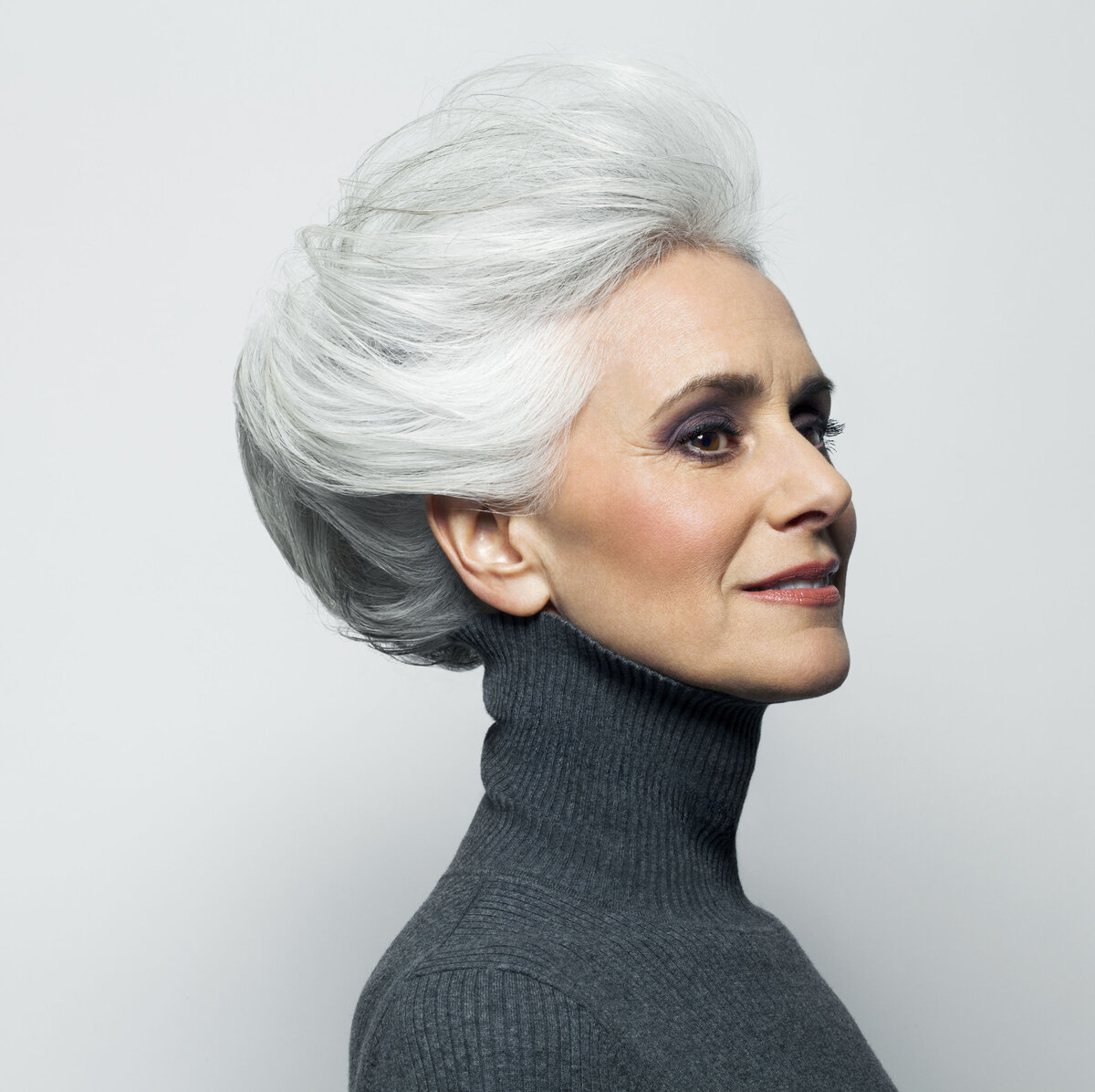 Дафна Хикс Grey hair