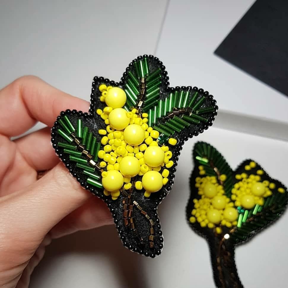 Брошки из бисера