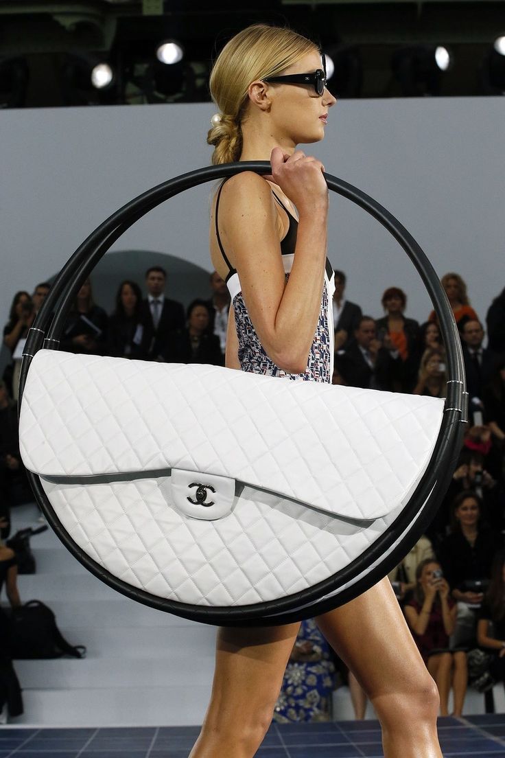Сумка Chanel Hula Hoop