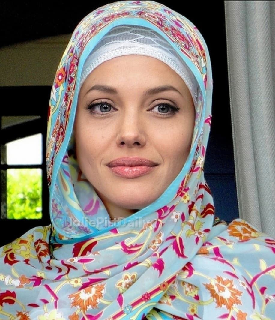Анджелина Джоли мусульманка