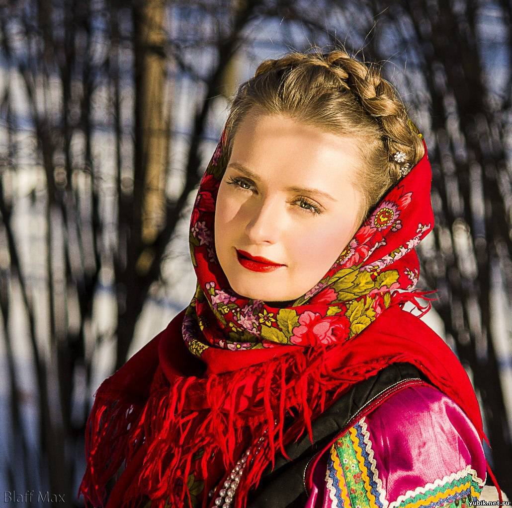 Красавица в платке