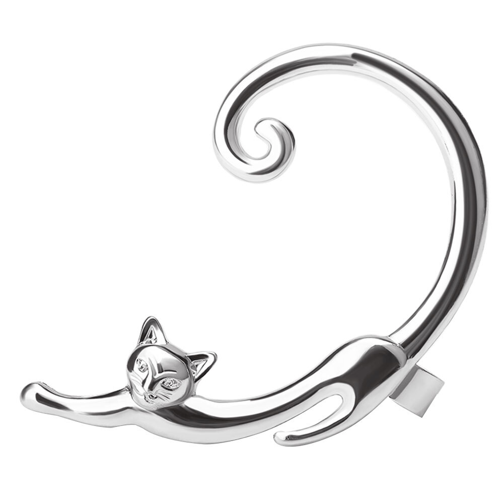 Кошка с сережкой