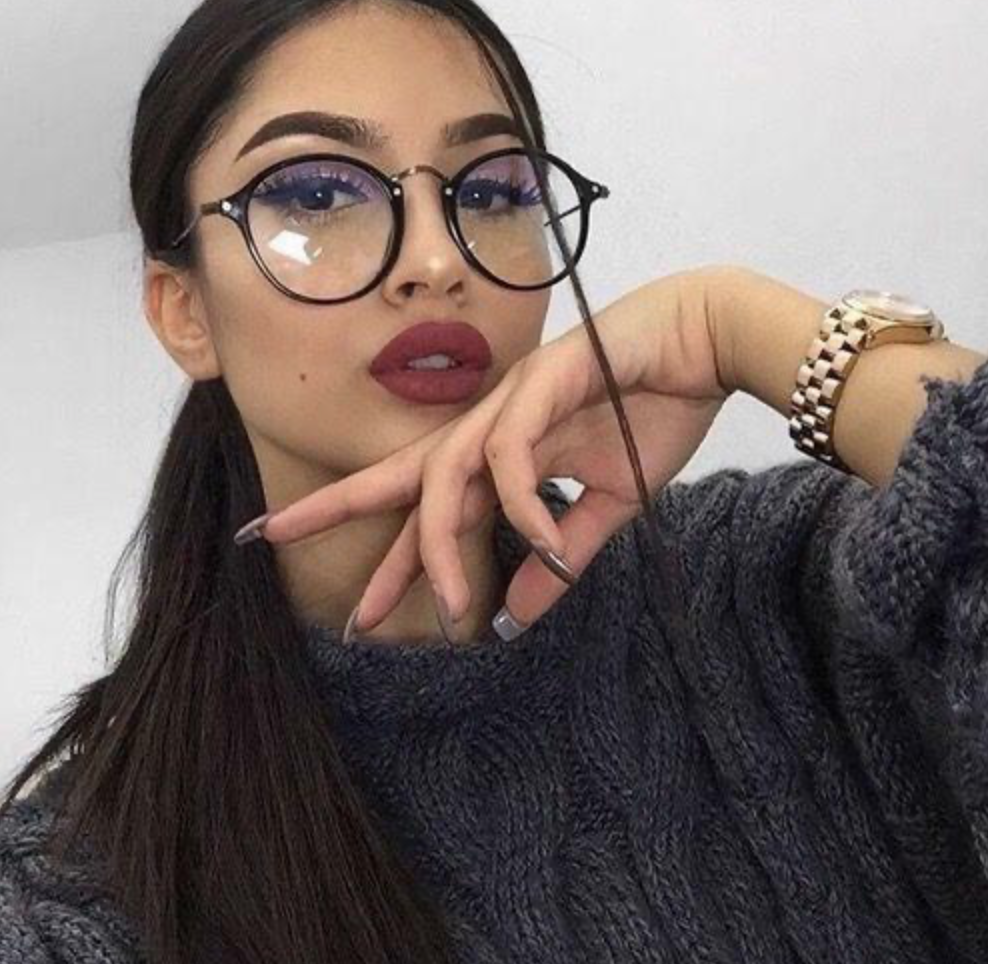 Настя Ивлеева в очках для зрения
